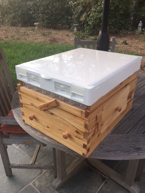 AWESOME Bee Hive Cover w/ Feeder & Inspection Window. No Need to Smoke Bees!