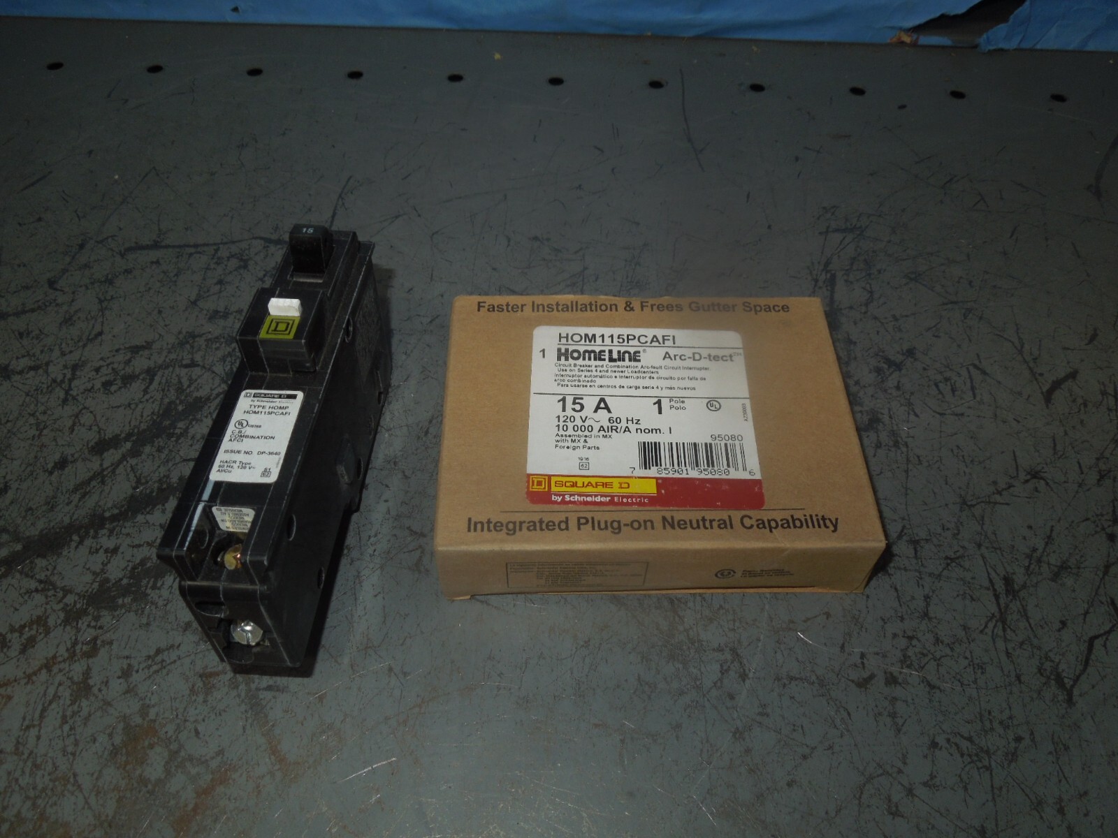 Square D HOM115PCAFI 15A 1P 120V Circuit Breaker and Combination Arc-Fault New