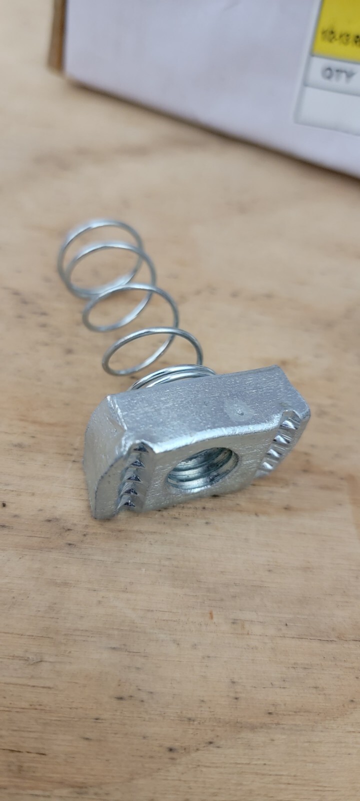 Box Of 100 Unistrut N1010, P1010 1/2″ Channel Nut With Spring