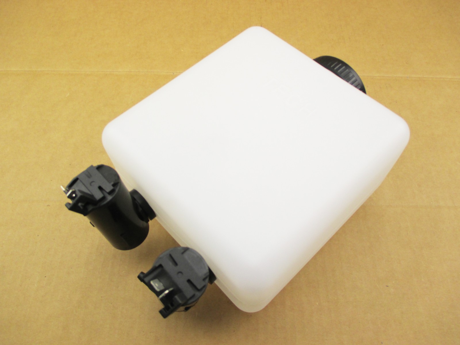 WINDSHIELD FLUID RESERVOIR FOR NEW HOLLAND T4.65 T4.75 T4.80 T4.85 T4.90 T4.95
