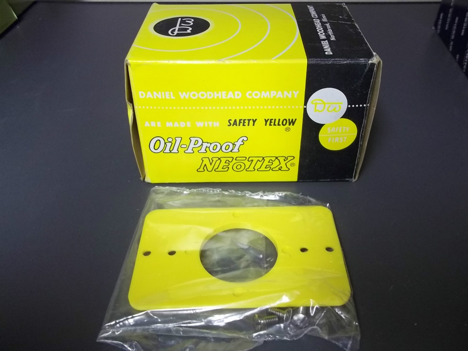 Daniel Woodhead Oil Proof Neotex Yellow Plug adapter Plate New Old Stock