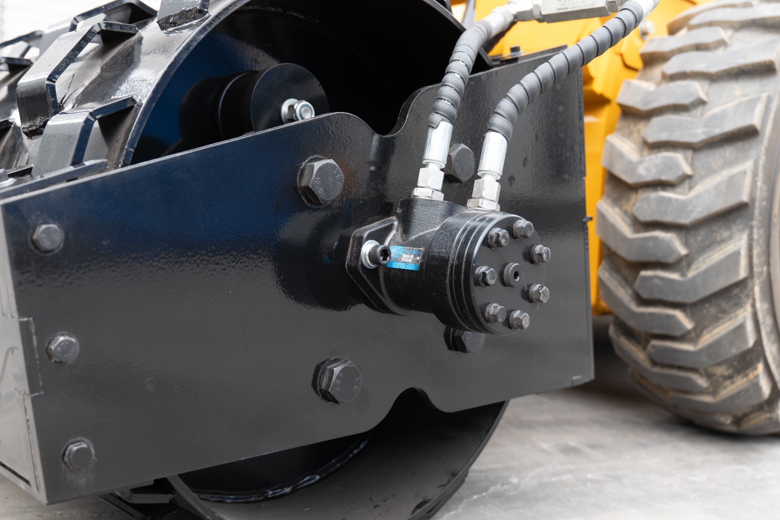 60″ Vibratory Sheepsfoot Roller Compactor for Bobcat Skid Steer | Soil Roller