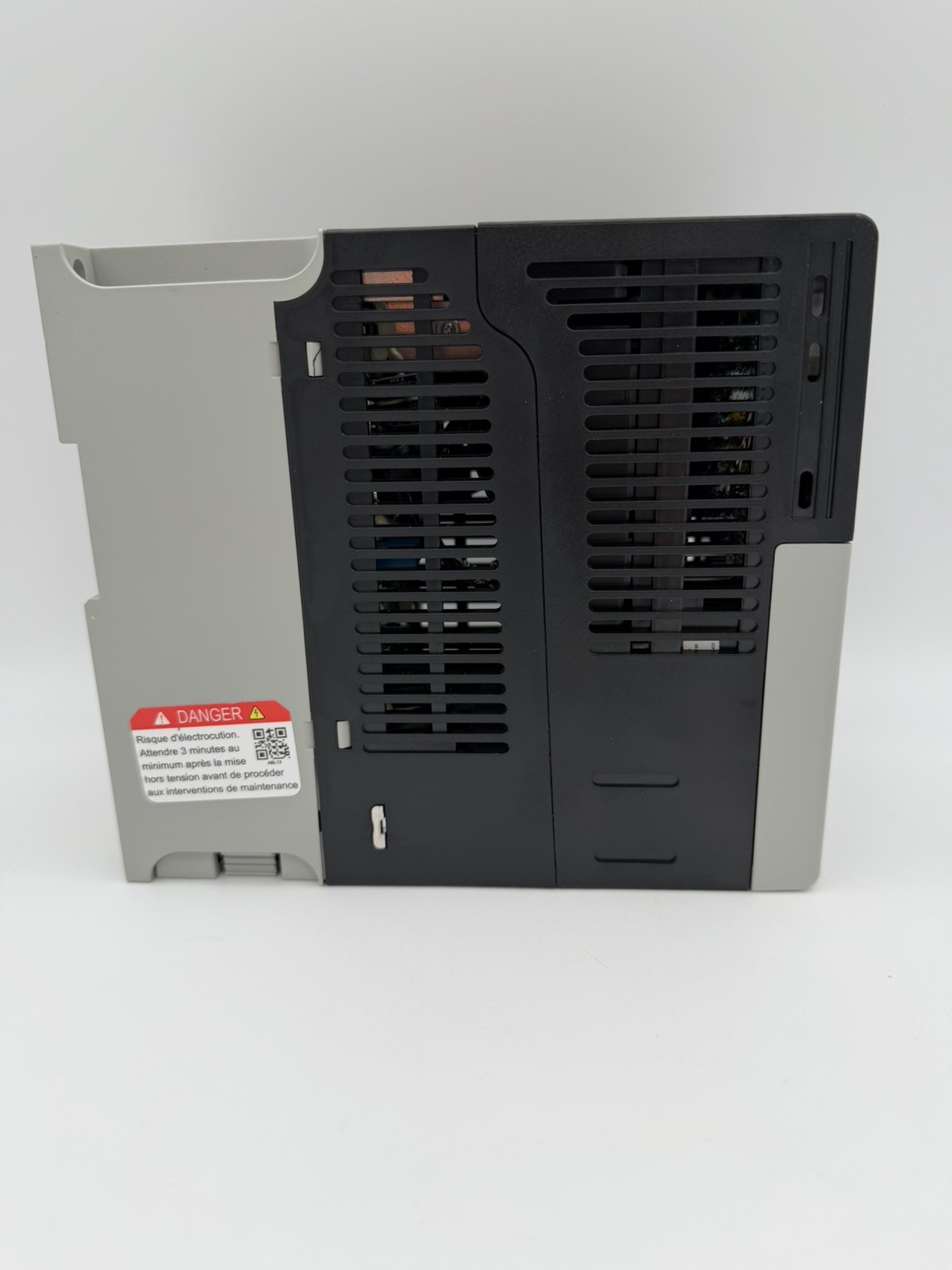 Allen Bradley 25B-D23N104 Power Flex 525 1HP .75KW AC Drive 3-phase 380-480V AC