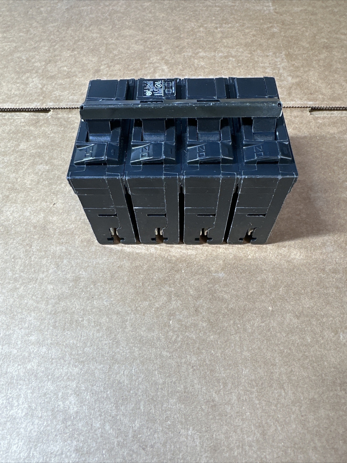 SIEMENS EQ9985 MBK200 2 Pole 200A Type EQ Main Breaker 120 240 VAC NEW TAKEOUT