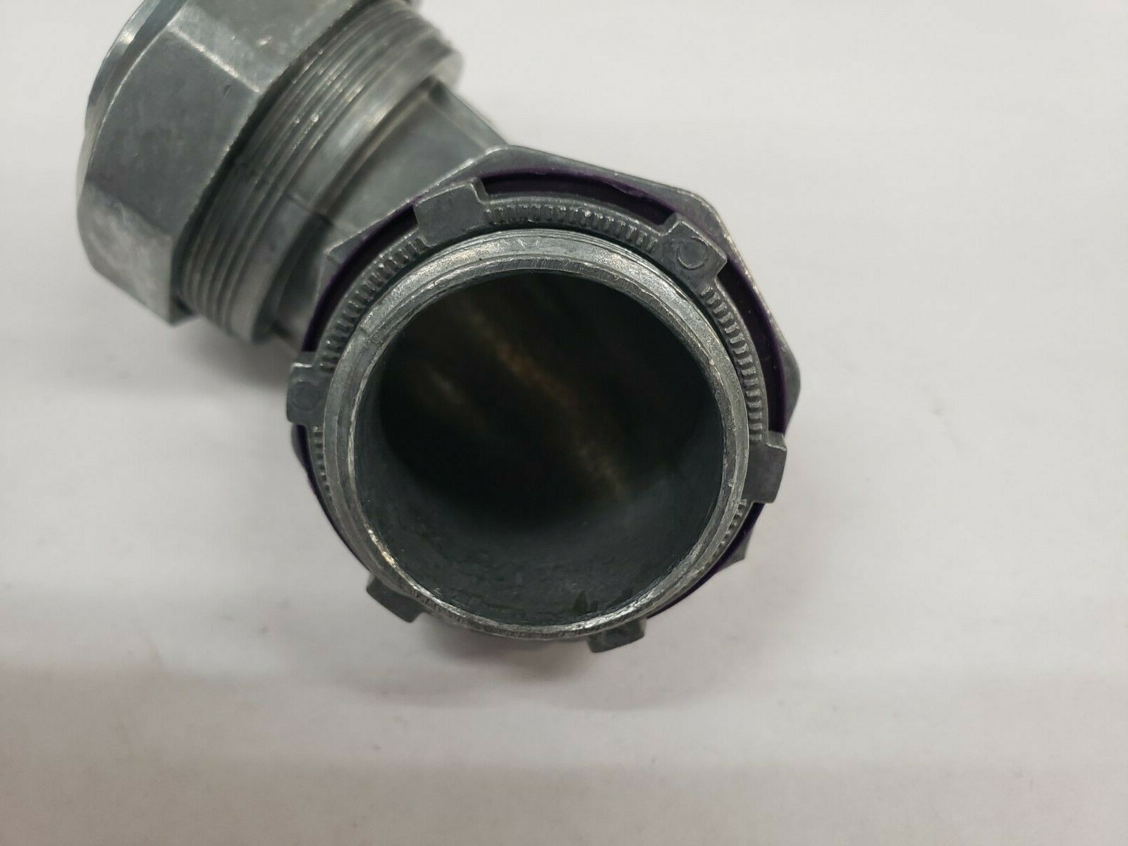 Unbranded 1-1/4″ Zinc Steel 90 Degree Liquid-Tight Connector