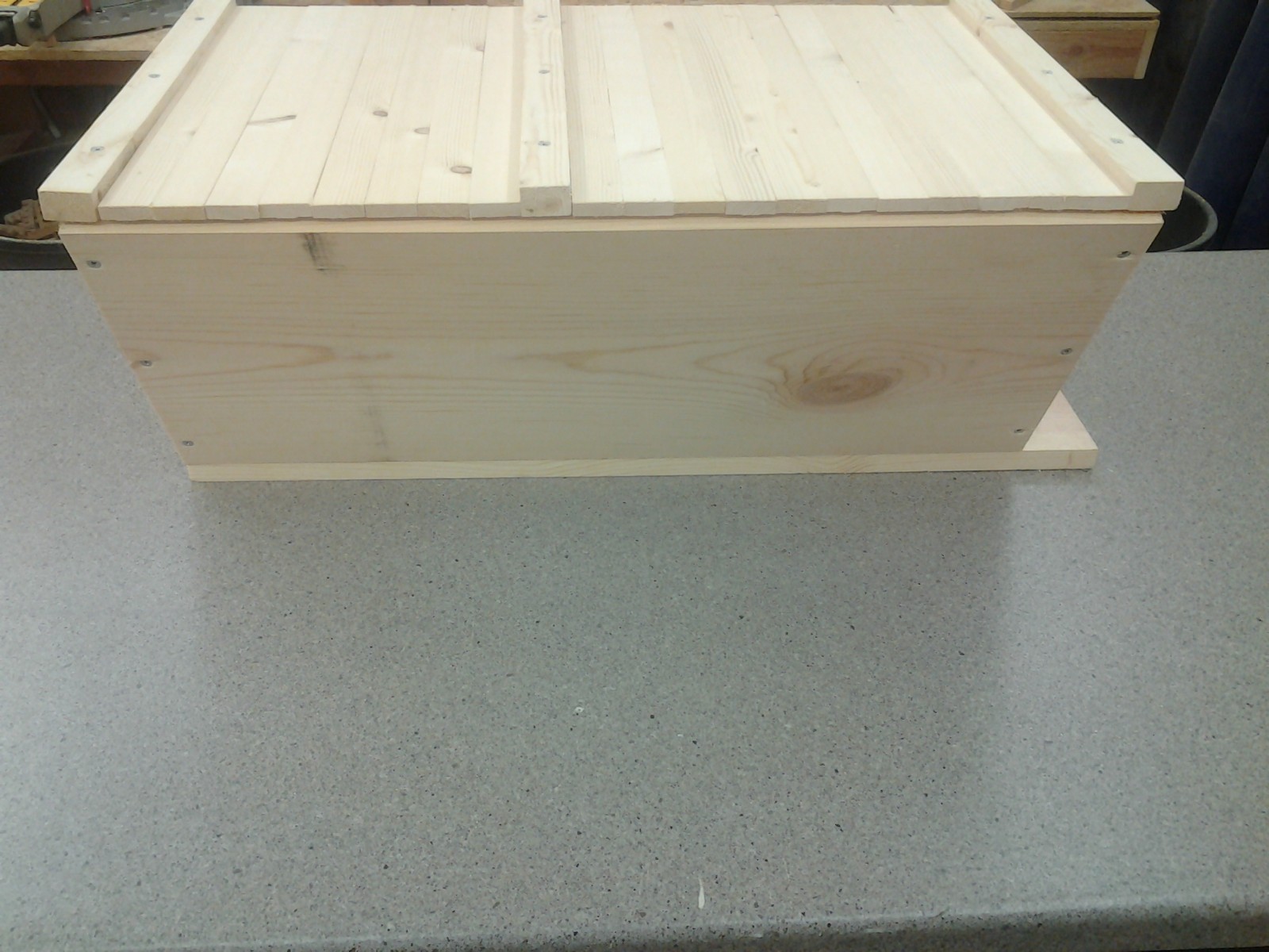 Bee Hive, 20 Top Bar with Roof Top Bar Backyard Bee Keeping Hive