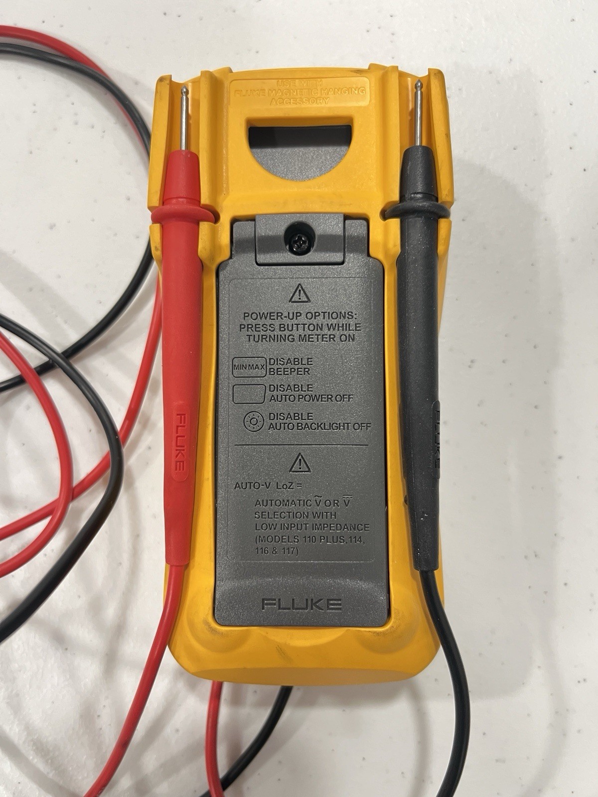 Fluke 117 True RMS Digital Multimeter w/Lead Set (Cat III 600V / 10A) with Case