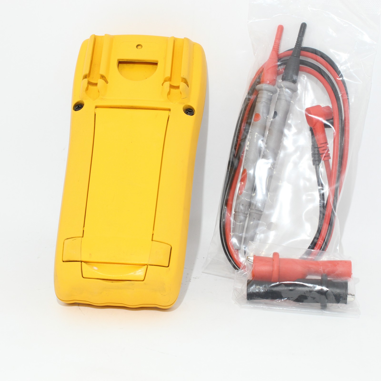 Good Fluke 179 True RMS Handheld Digital Multimeter with New Lead Set