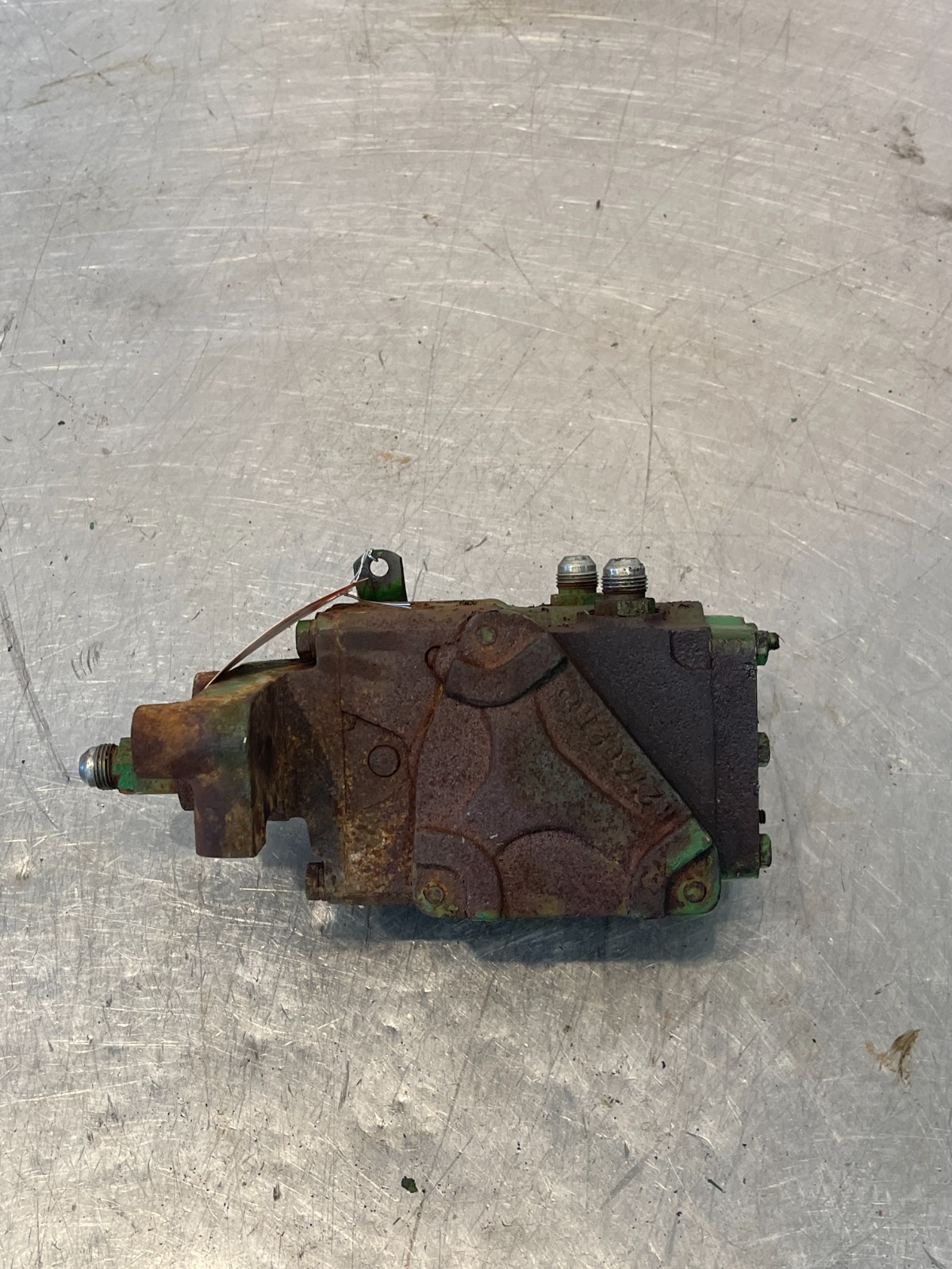 1967 John Deere 4020 Tractor Hydraulic Valve Block R27492R