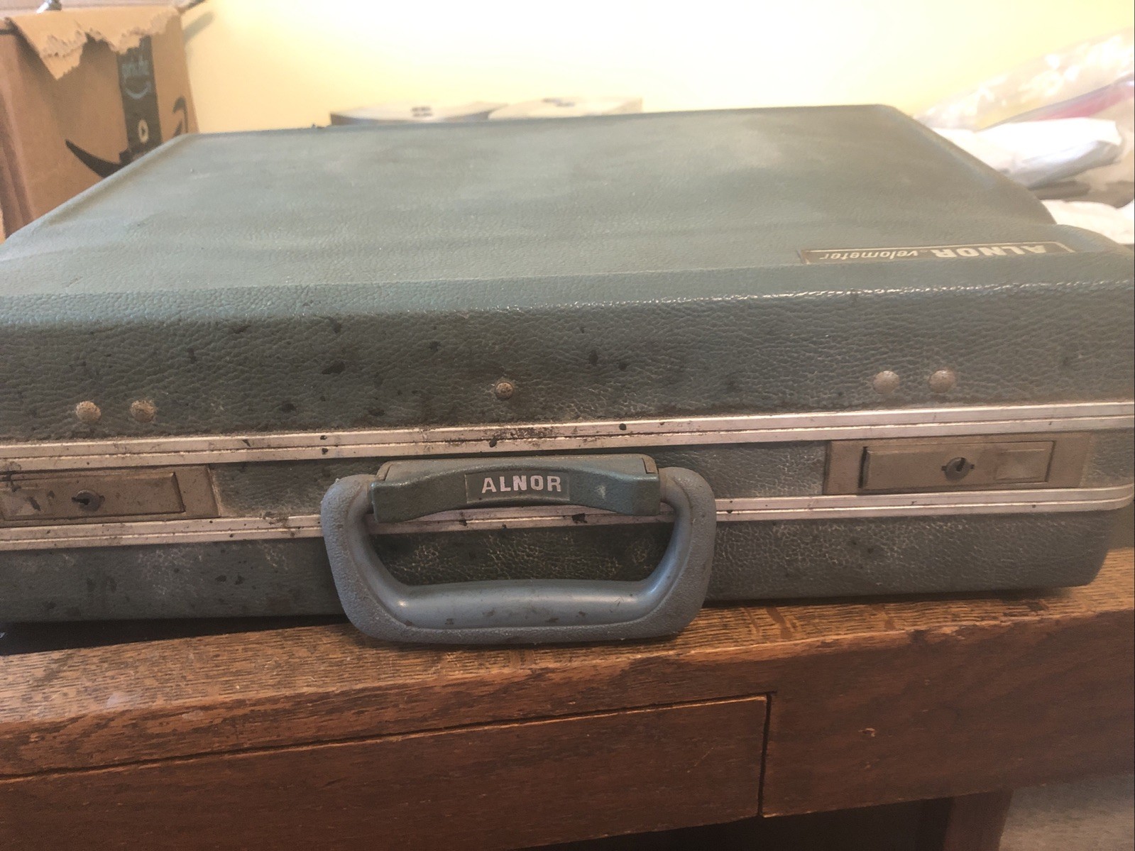 Alnor Velometer Vintage Detection Unit in case lot 1