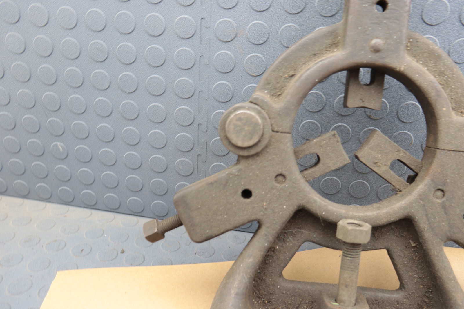 LATHE STEADY REST UNKNOWN WHAT IT FITS