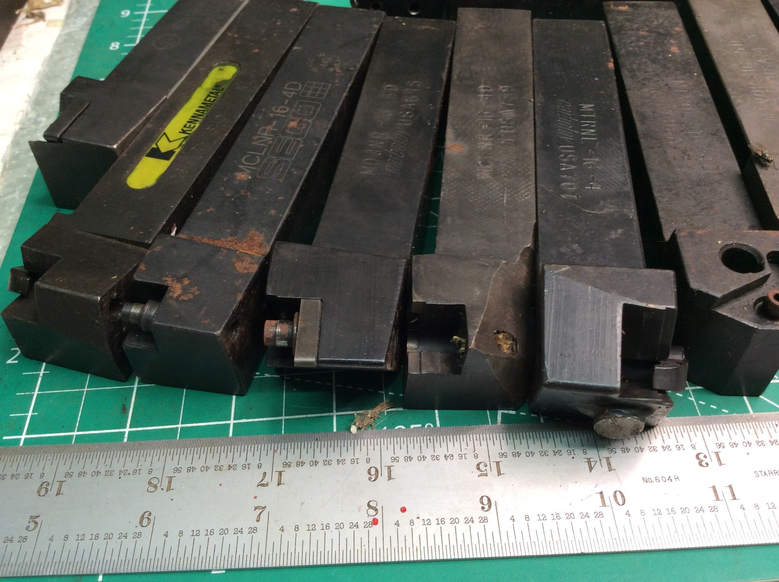 Valenite Carboloy ++ 15 pcs Various 1″ Lathe Tool Holders See Photos Used (15)
