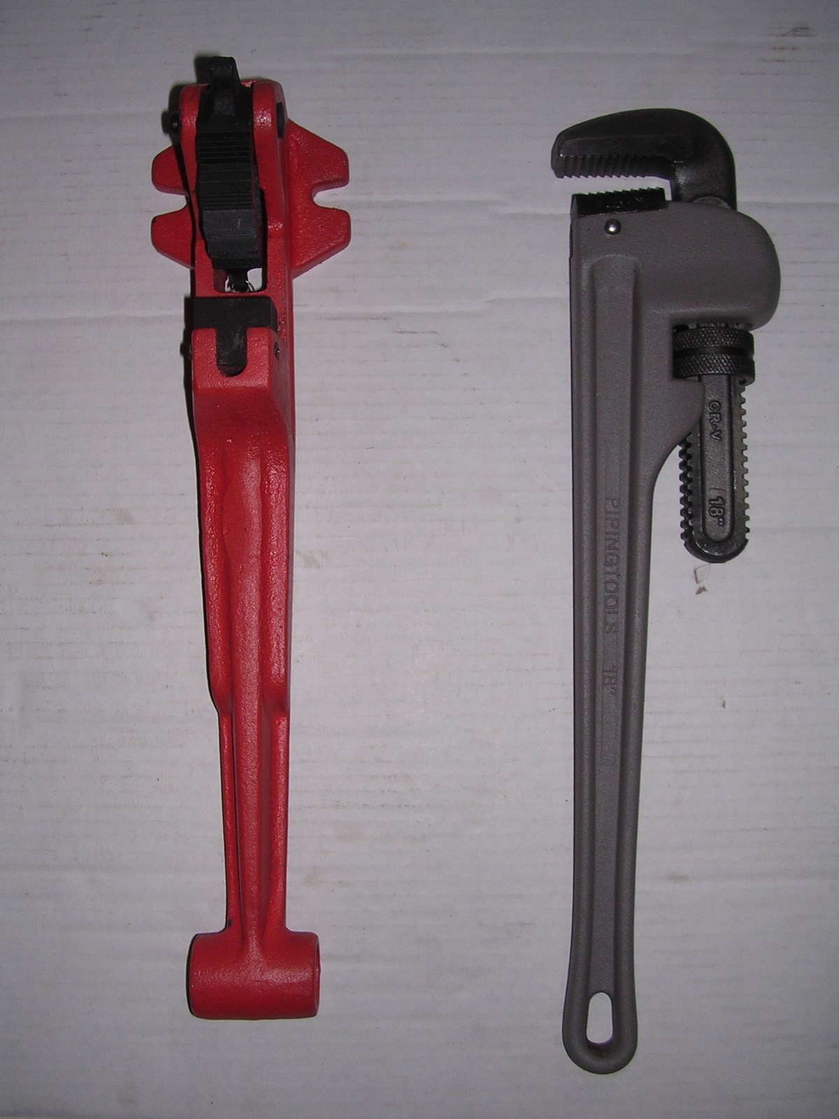 NEW FOOT VISE & PIPE WRENCH 1/2″-1-1/4″ RIDGID 300 700 141 161 Pipe Threader 811