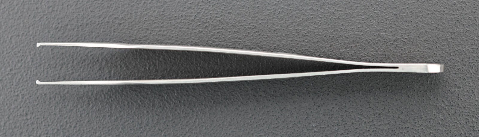 Symmetry 30-1186 Adson Tissue Forceps, 1×2 Teeth, 1mm Wide Jaw, STR, 4.75″