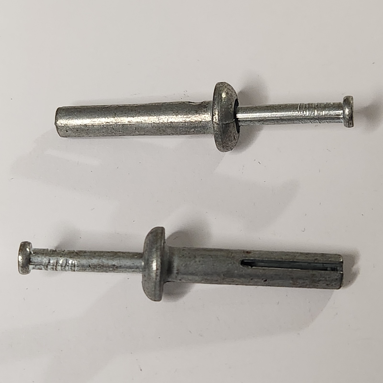 1/4 x 1-1/4″ Hammer Drive Anchors US Anchor H1412 Box of 100 pcs