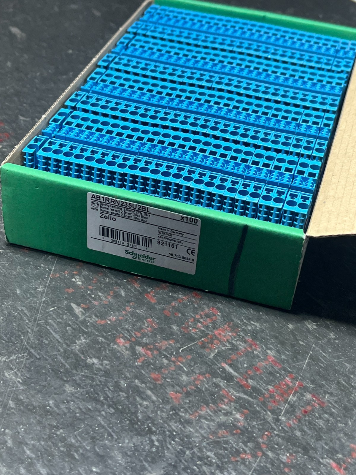 schneider ab1rrn235u2bl nos poor packaging box of 100pcs