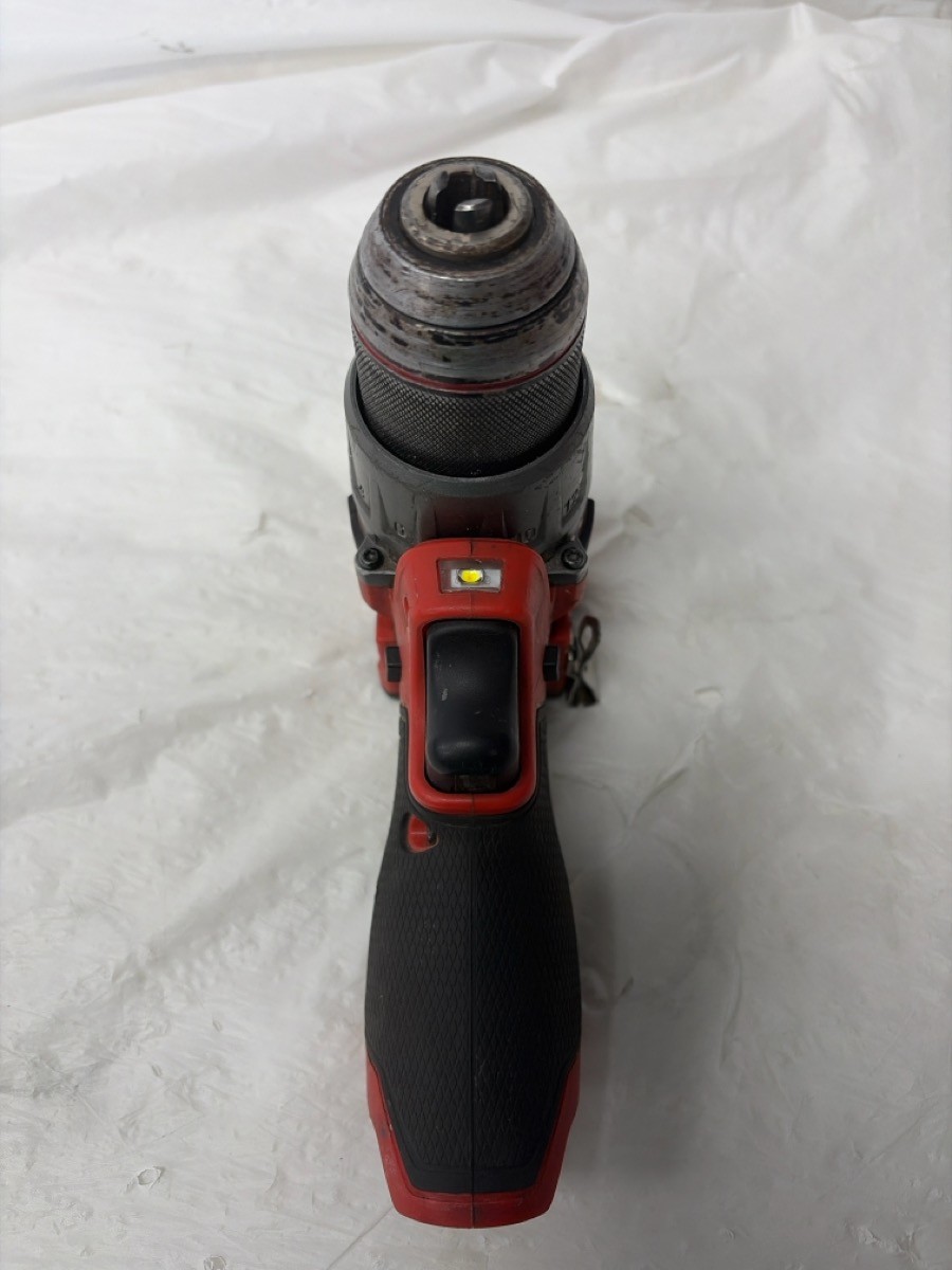 PRE OWNED MILWAUKEE TOOLS 3404-20 HAMMER DRILL/ DRIVER WITH BATTERY (P23017103)