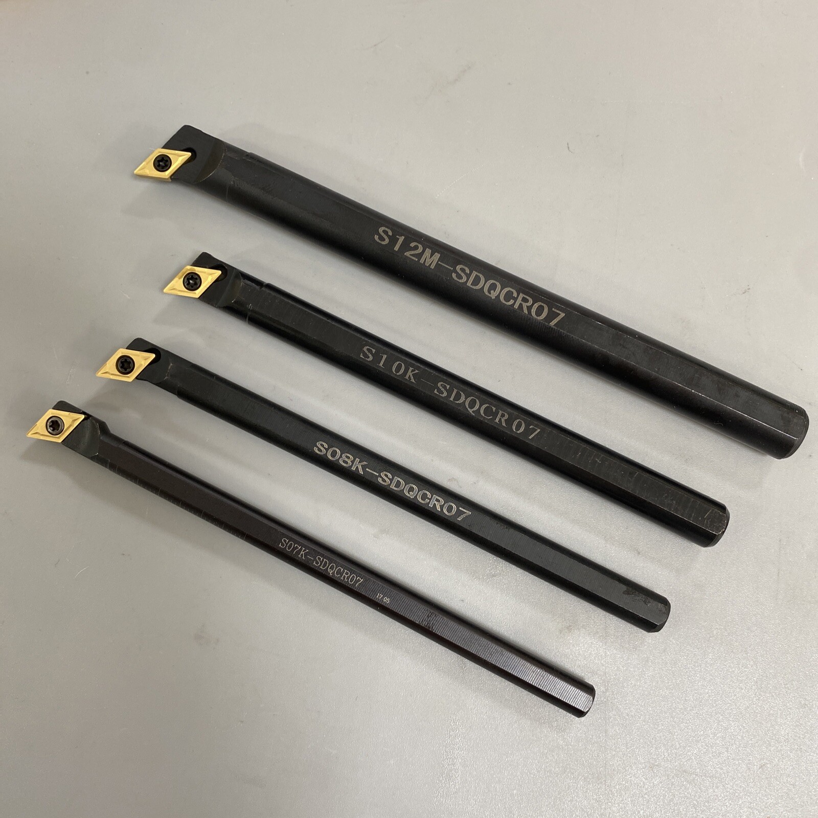 4pcs 7 8 10 12 mm Lathe Turning Tool Holder Boring Bar DCMT070204 Inserts Set