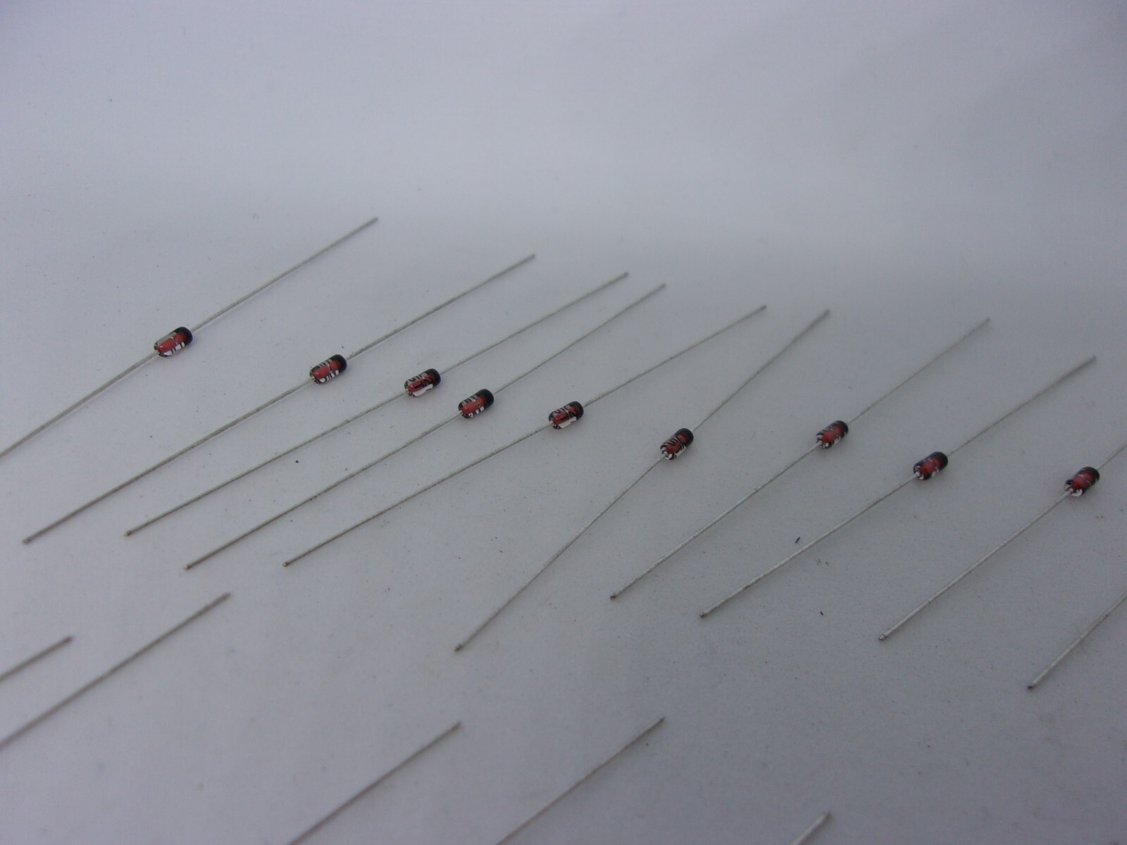 20 Pcs Pack Lot Silicon Planar Zener Diodes 1/2W 0.5W DO-35 Package DIP – 3V