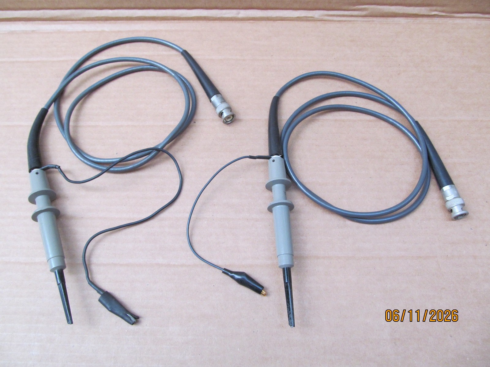 Lot of 2x Tektronix probes: Screw on 013-0071-00 & 010-0120-00 for oscilloscopes