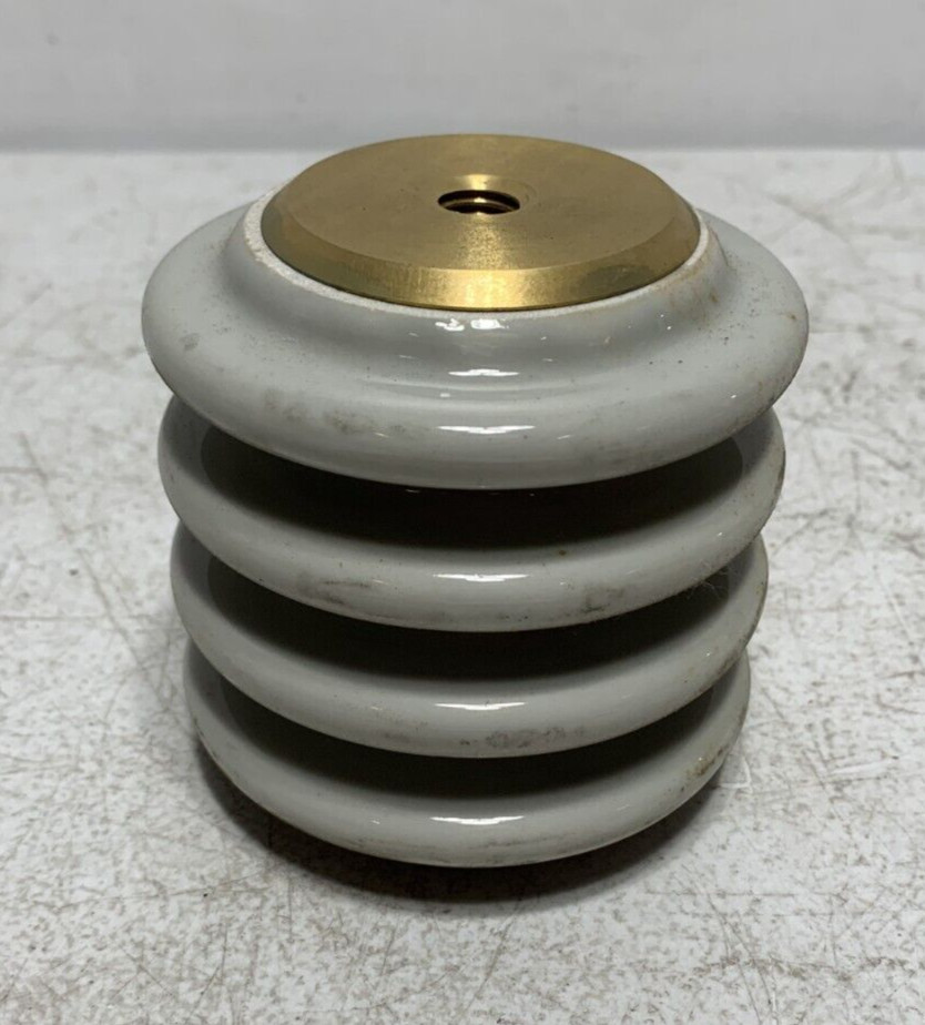 Meister International 70190 Porcelain Bus Insulator 7.5kV 3.5″ Dia. x 3.5″ Tall
