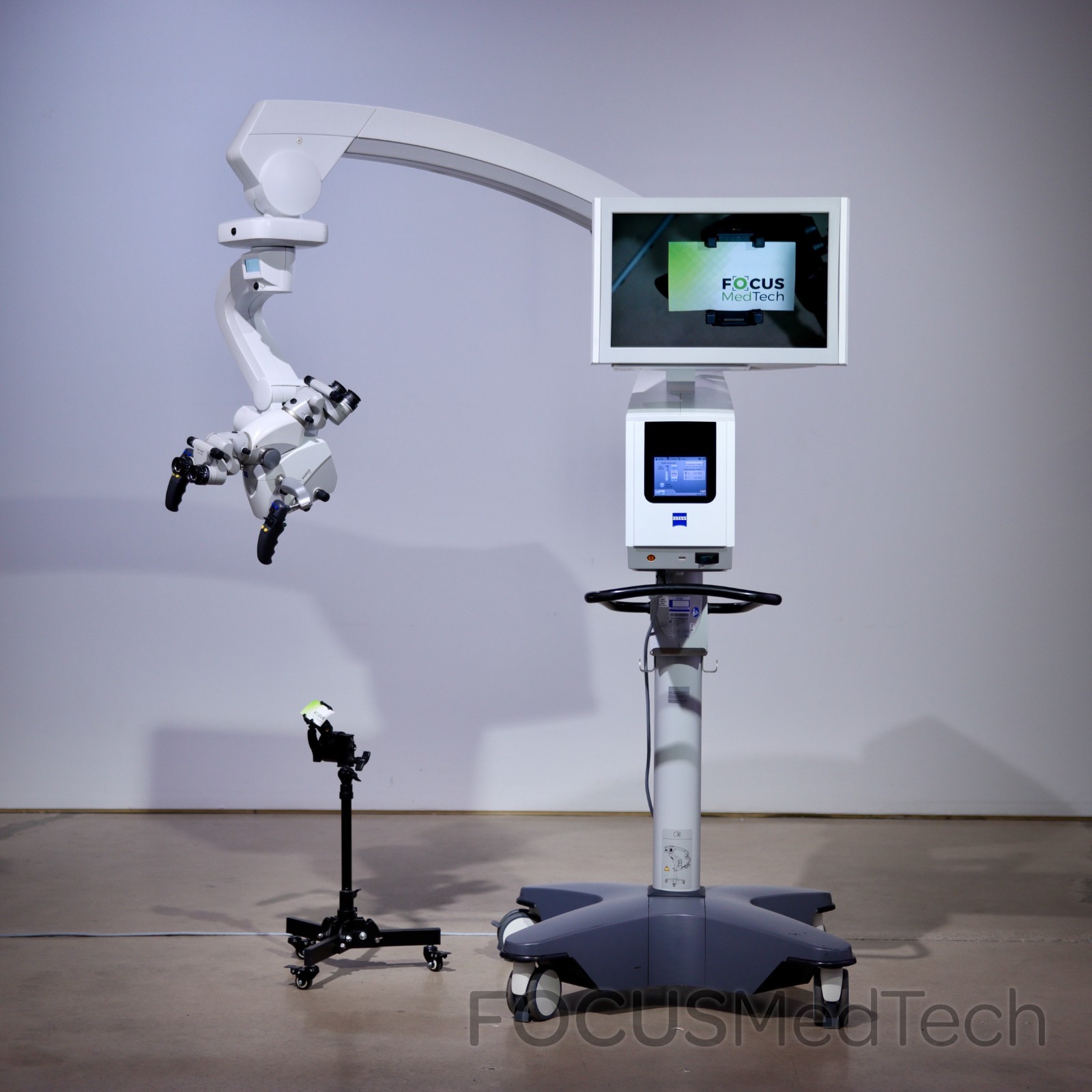 Carl Zeiss OPMI VARIO 700 Surgical Microscope with Foot Switch