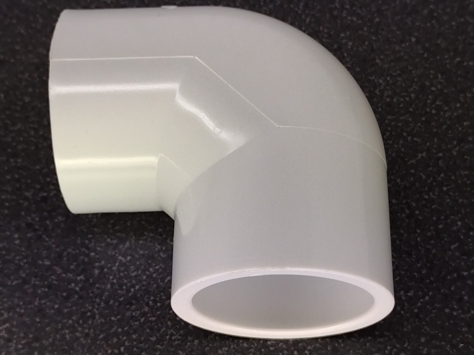 LASCO 1″ Sch 40 PVC 90 Elbow. Slip to Slip (BUNDLE OF 25) 5 BAGS OF 5 PER BAG.