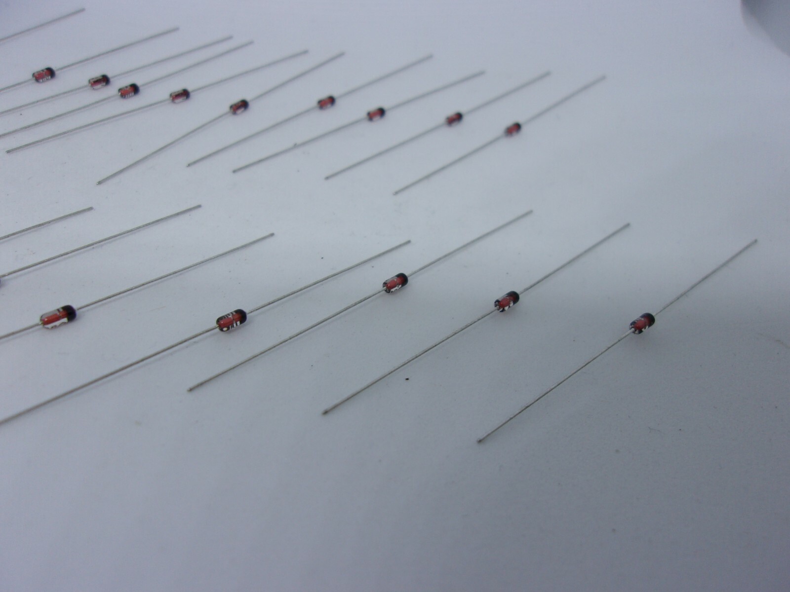 20 Pcs Pack Lot Silicon Planar Zener Diodes 1/2W 0.5W DO-35 Package DIP – 3V