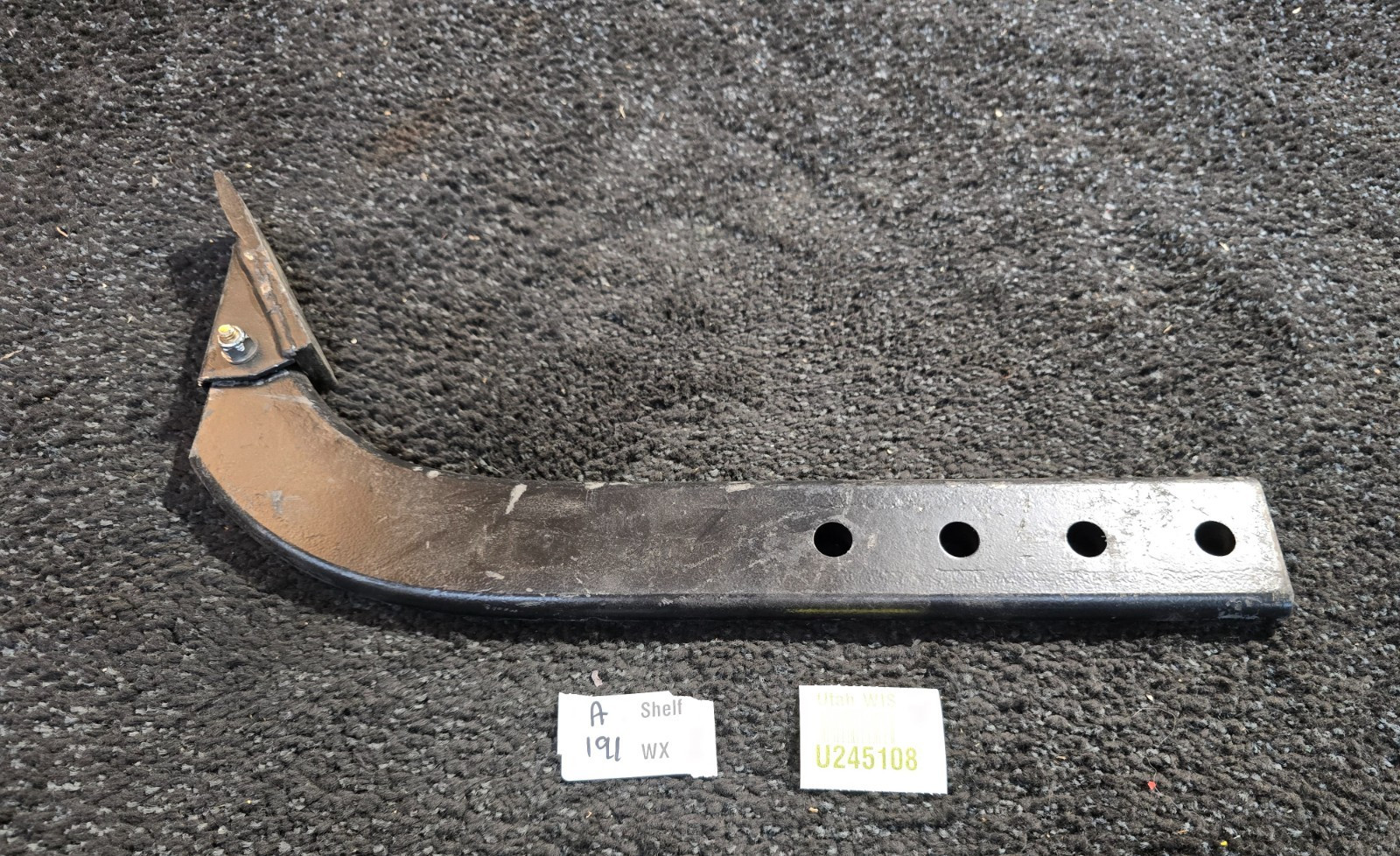 Box Blade 20-inch Ripper Shank 4 Hole Box Scraper Shank, Black