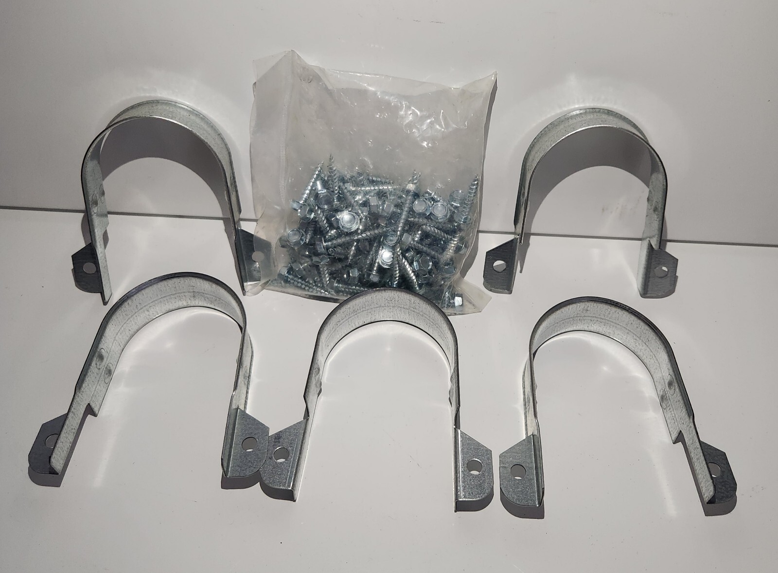 2″ CPVC TWO-HOLE 90° SIDE MOUNT STRAP SKU:077 ( ONLY SALE BOX OF 100 PCS )