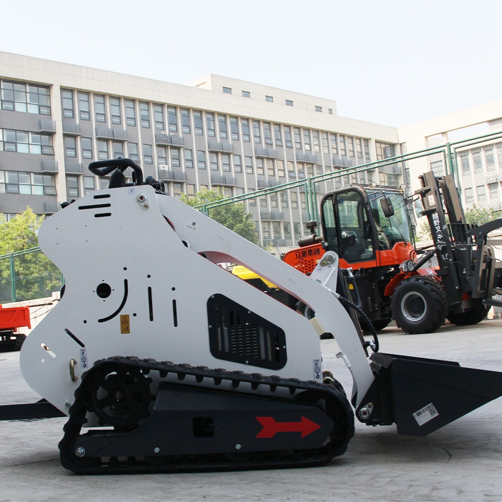 15 HP Mini Skid Steer Loader B&S Hydraulic System Electric Start W/ 7 Attachment