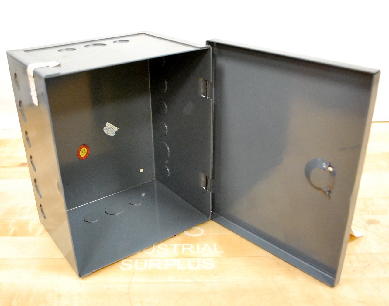 Unknown Manufacturer 10″x 8″ x 6″ Hinged Enclosure Box – NEW