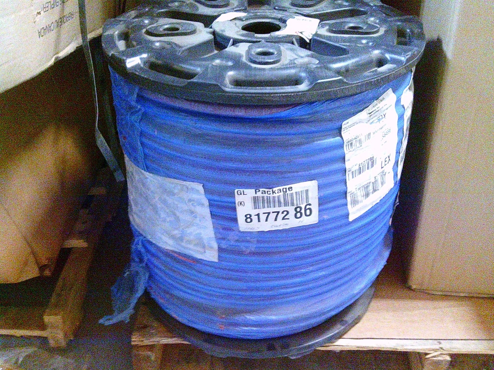 700 FEET Roll – Gates 28806 – 3/8″ X 700′ Multi-Use Air / Water Hose, 200 PSI