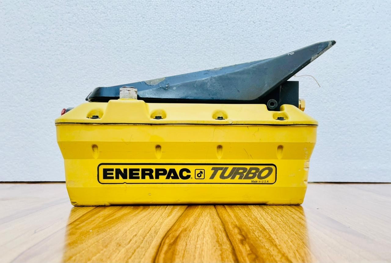 Enerpac PAT1102N Turbo Air Powered Hydraulic Foot Pump 700 Bar 10,000 PSI #2