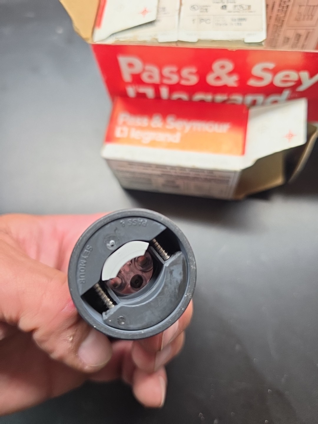 LOT 10 PASS & SEYMOUR 15A-250V STRAIGHT BLADE PLUG, #5666-XHG, 2-POLE 3-WIRE