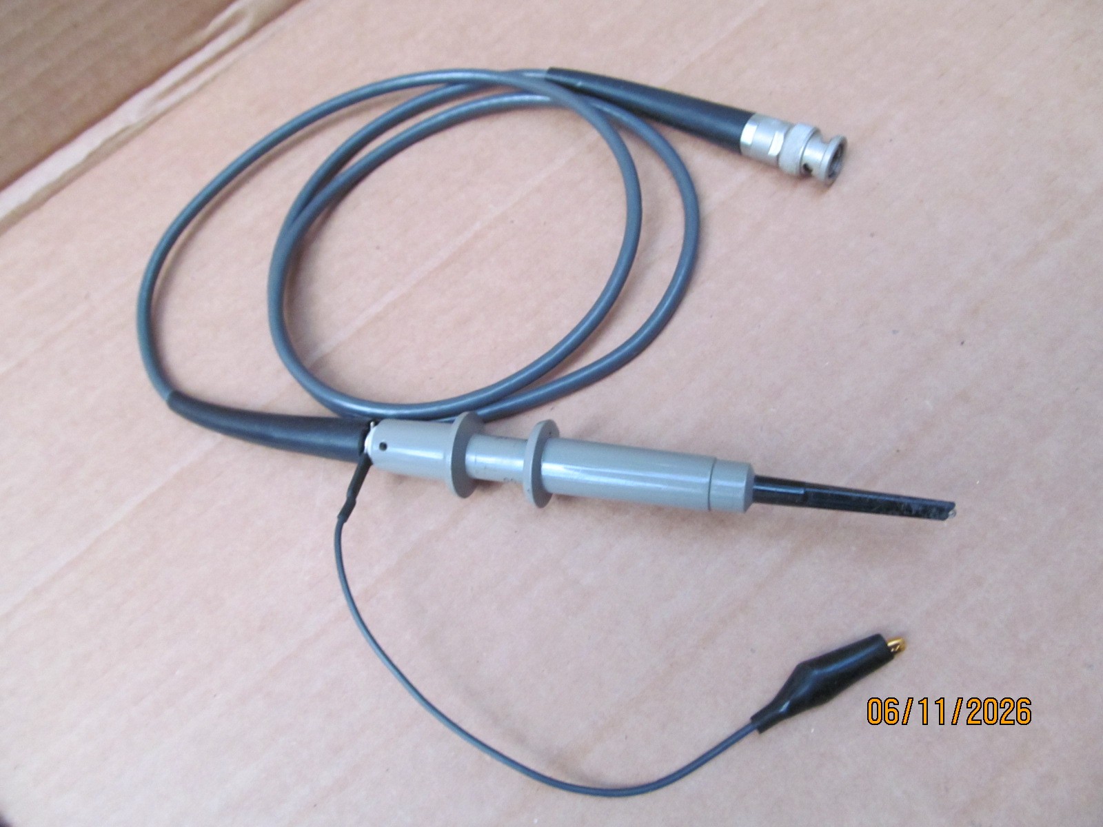 Lot of 2x Tektronix probes: Screw on 013-0071-00 & 010-0120-00 for oscilloscopes