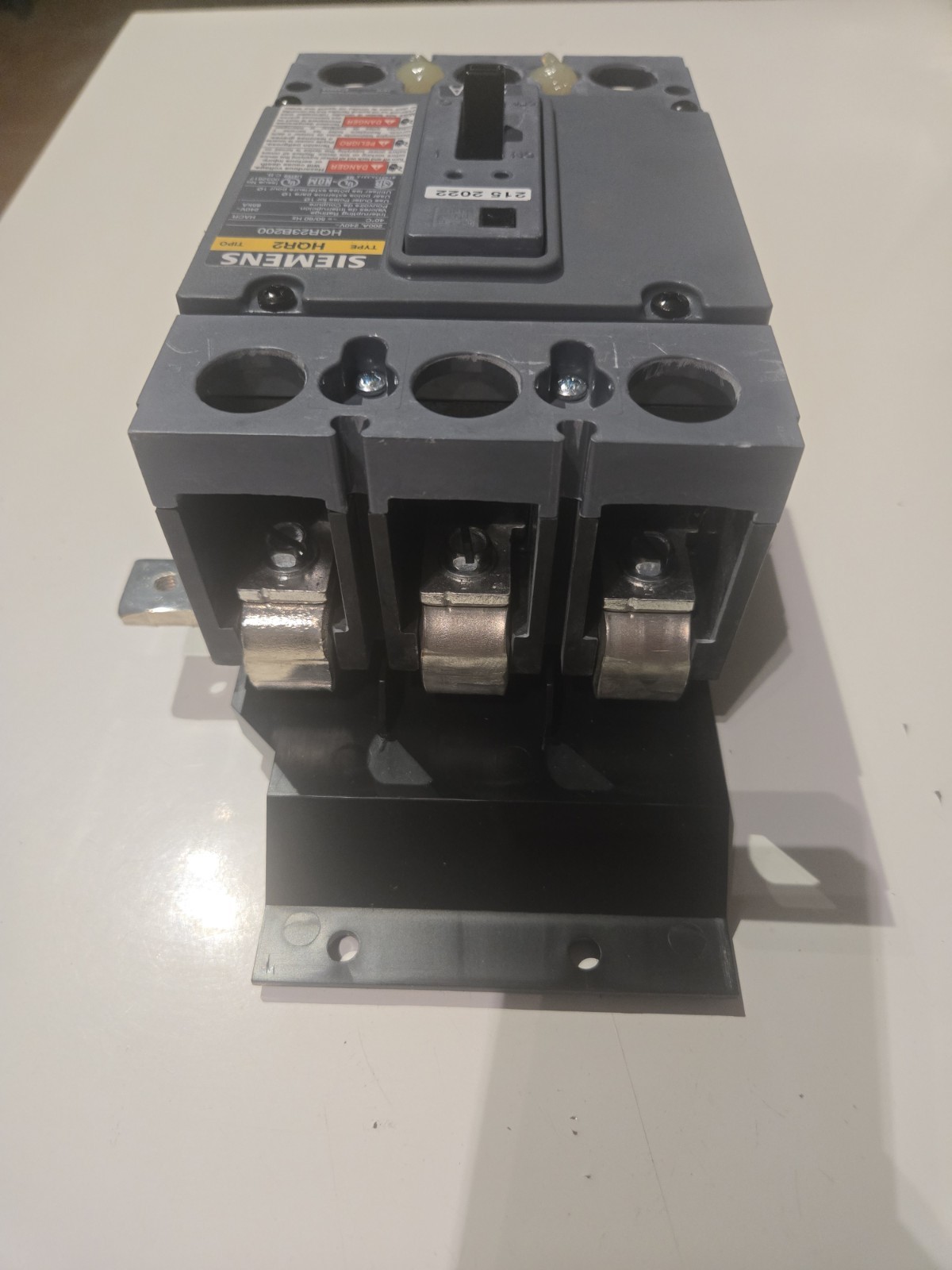 Siemens MBKQR3200HA 3-phase 200a Breaker With Mounting Kit