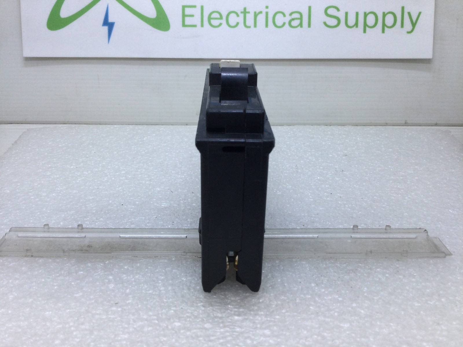 Square D HOM115PCAFI 15 Amp 1 Pole 120V Combo Arc Fault Breaker – Cosmetic Flaw