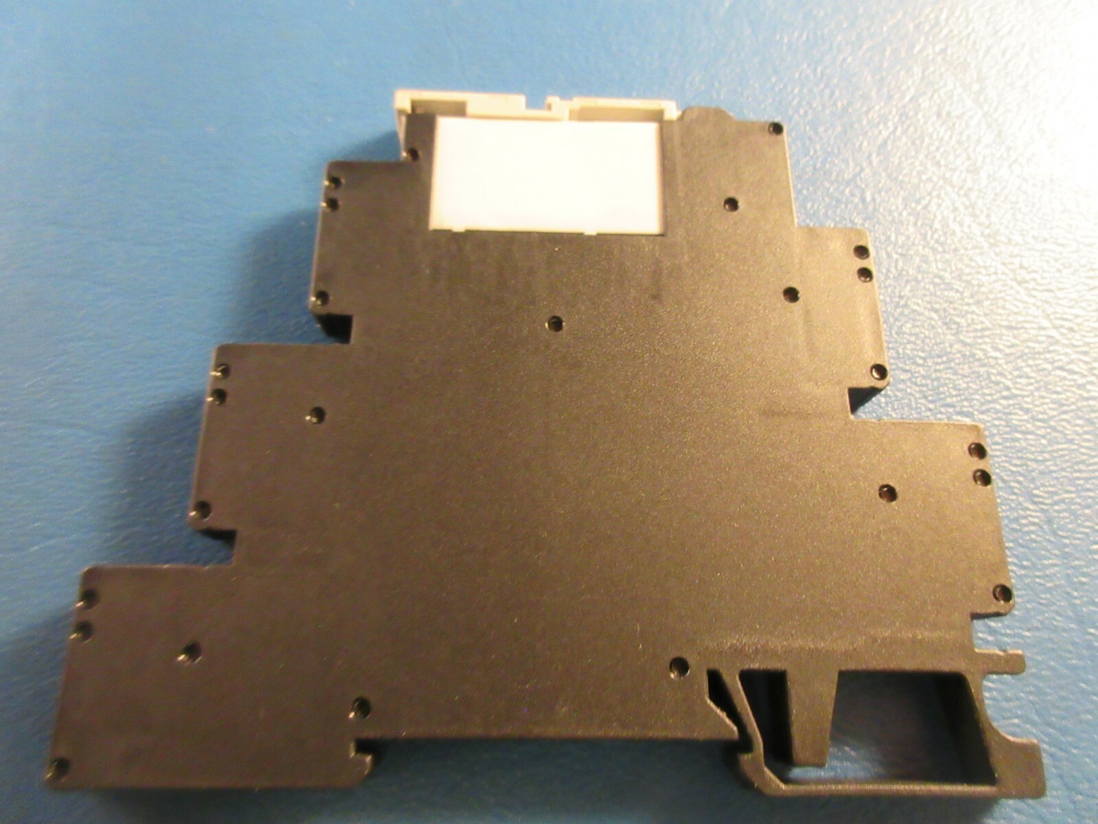 IDEC RV8H 6-24 VAC, Interface Relay Input With RV1H-G-D24 Coil Relay