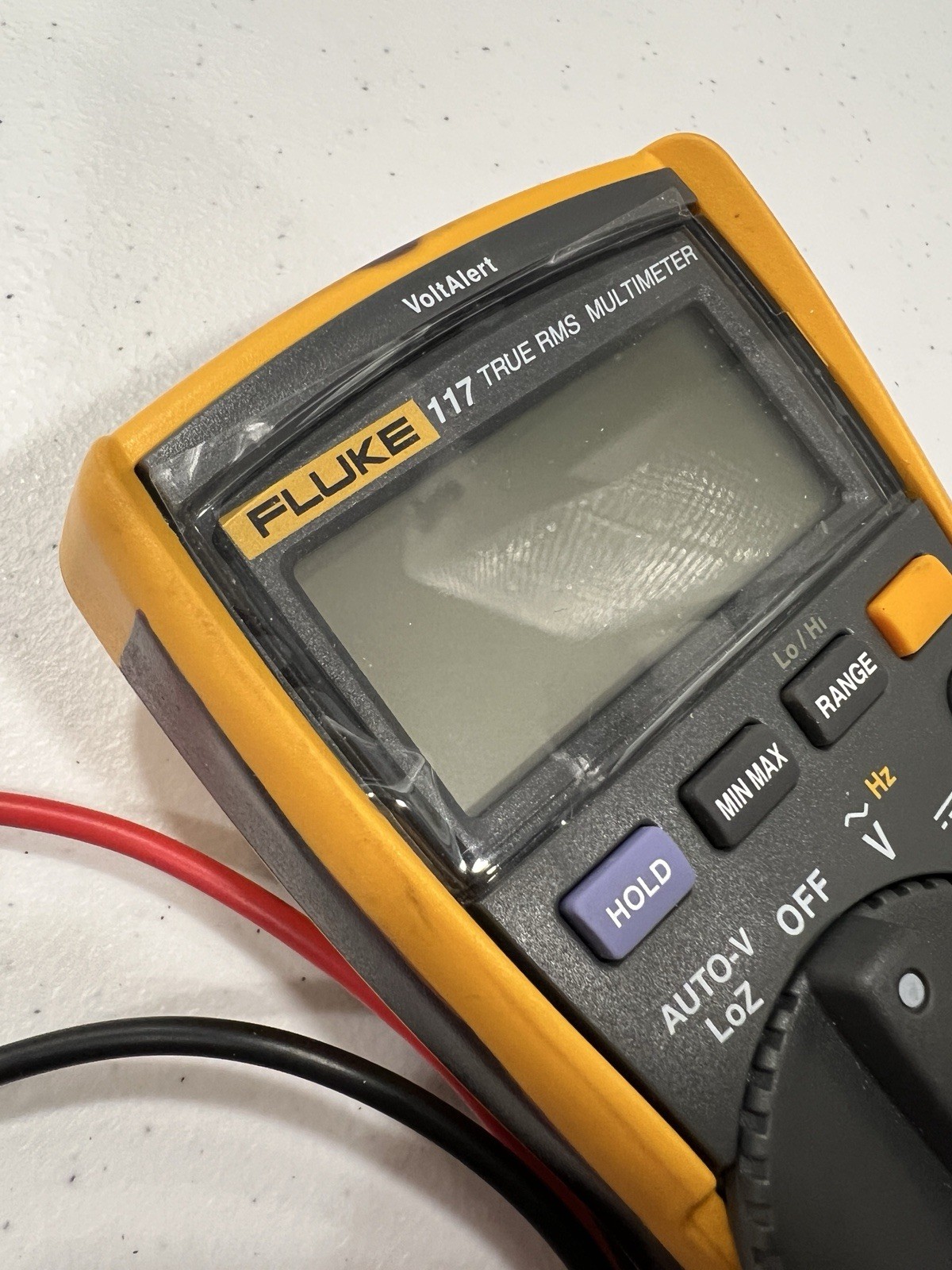 Fluke 117 True RMS Digital Multimeter w/Lead Set (Cat III 600V / 10A) with Case
