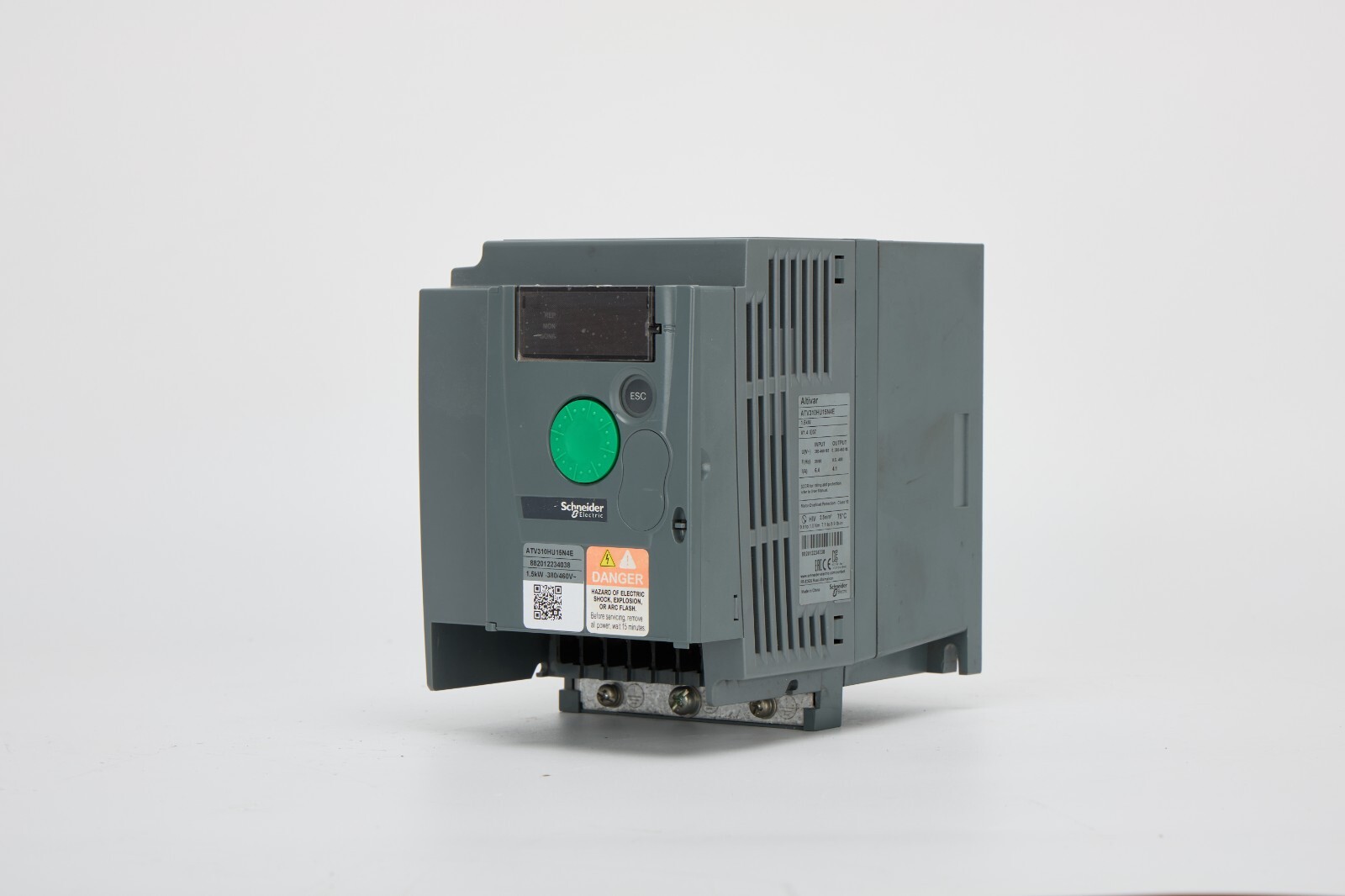 Brand New Schneider Variable Frequency Drive 1.5kW 380-460V 3P ATV310HU15N4E