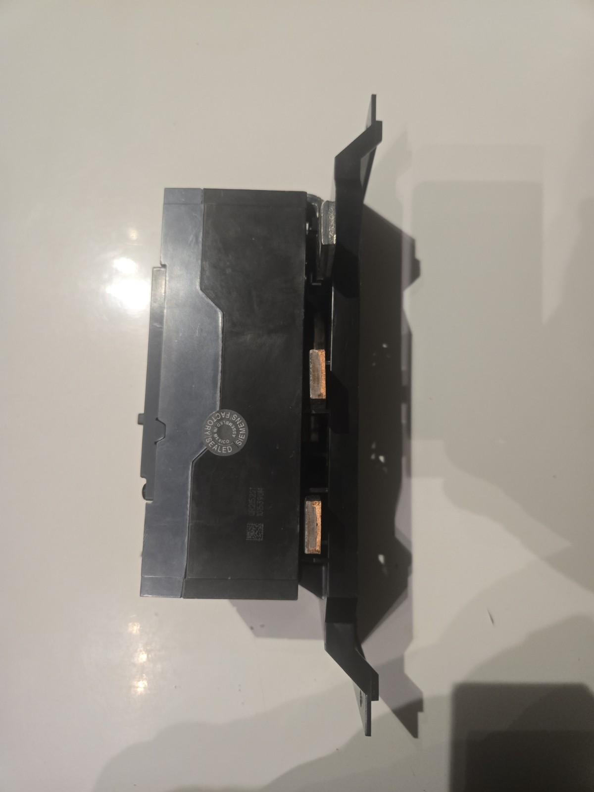 Siemens MBKQR3200HA 3-phase 200a Breaker With Mounting Kit