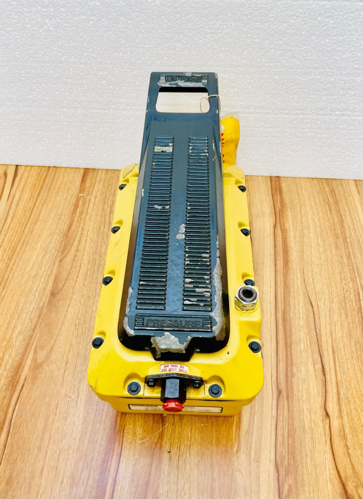 Enerpac PAT1102N Turbo Air Powered Hydraulic Foot Pump 700 Bar 10,000 PSI