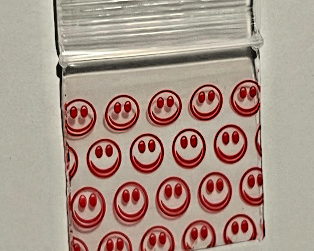 100 SMALL BAGGIES 1515 1.5′ X 1.5′ MINI POLY RESEALABLE BAGS RED SMILEY FACE