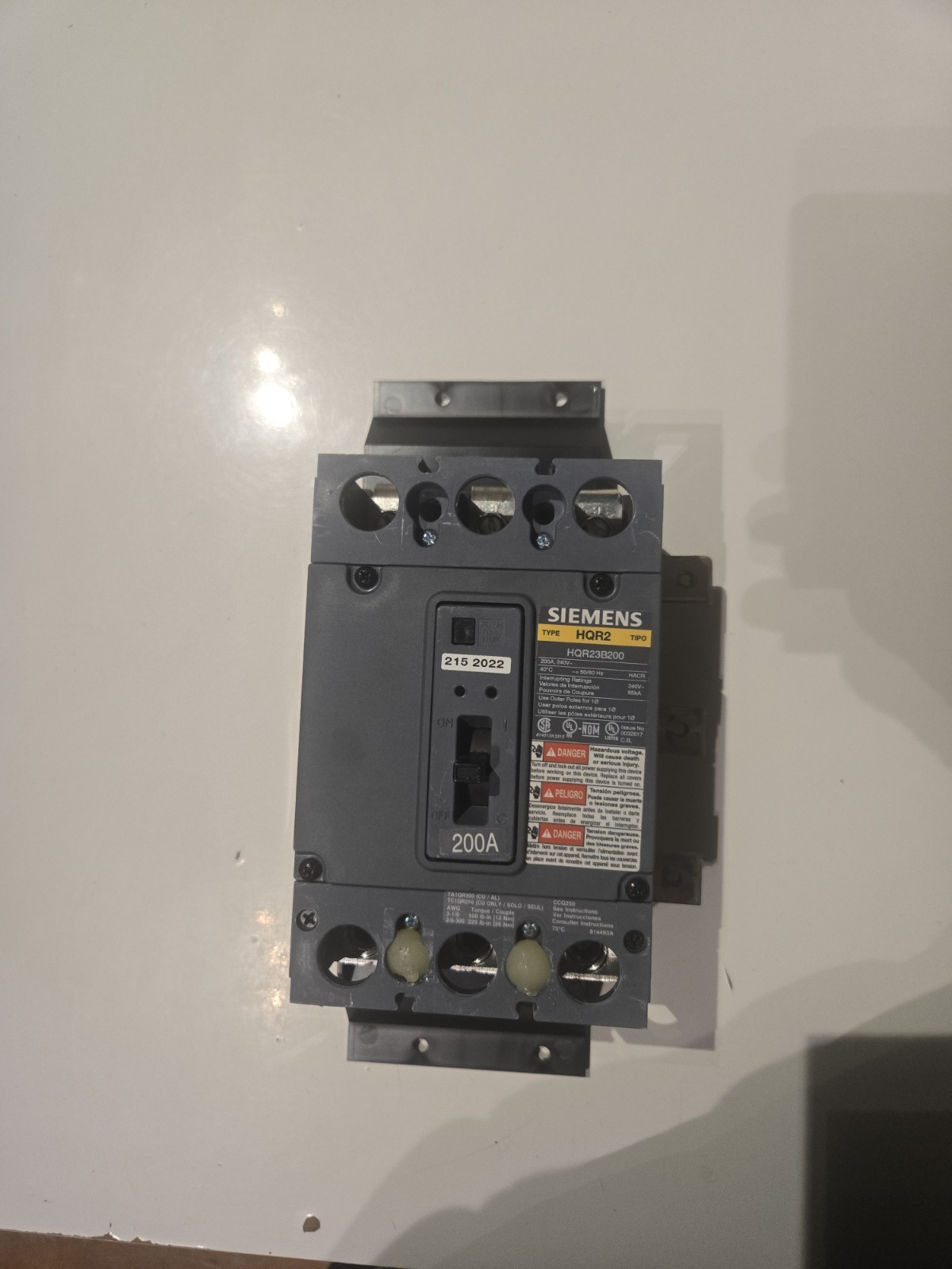 Siemens MBKQR3200HA 3-phase 200a Breaker With Mounting Kit